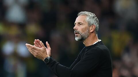 Leipzigs Trainer Marco Rose feuert sein Team an.