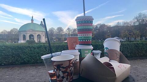 Das Müllaufkommen sei in diesem Jahr exponentiell gestiegen, sagt die Schlösserverwaltung. Besonders im Englischen Garten, aber auch hier im Hofgarten falle immer mehr Verpackungsmüll an.