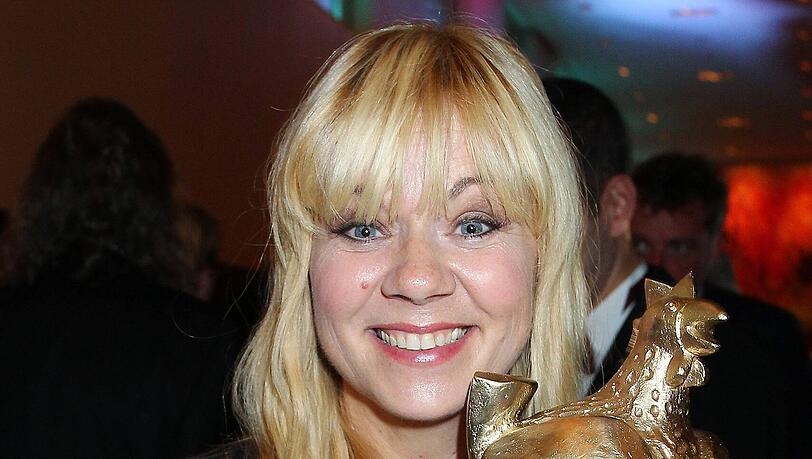 2011 nahm Julia Leischik die "Goldene Henne" für ihre TV-Erfolge entgegen. 2011 nahm Julia Leischik die "Goldene Henne" für ihre TV-Erfolge entgegen.