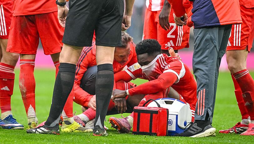 Alphonso Davies musste verletzt ausgewechselt werden.