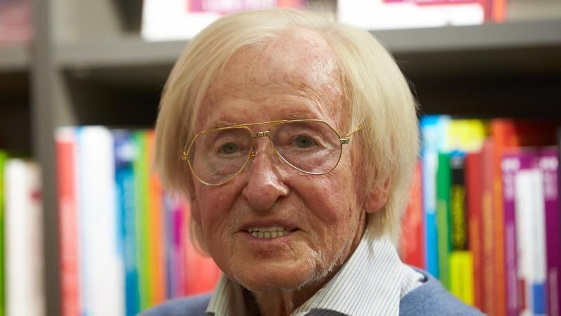 Rudi Gutendorf wird im Guinness-Buch der Rekorde als Trainer mit den meisten internationalen Engagements aufgeführt.