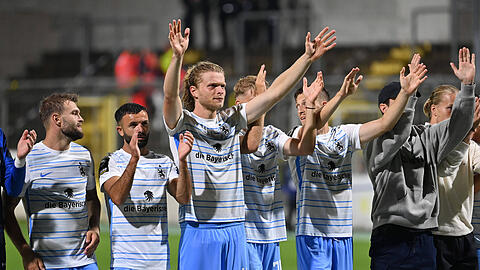 Der TSV 1860 jubelt über den fünften Sieg im fünften Spiel.
