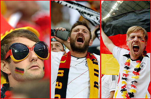 Die Fans sind heiß aufs erste Spiel: So feiern die Anhänger im Stadion von Lemberg.