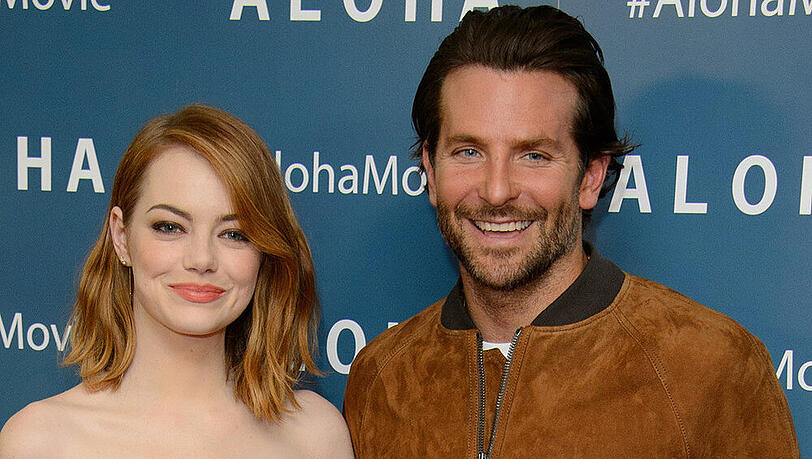 Emma Stone und Bradley Cooper haben Ärger mit dem Titel ihres neuen Films Emma Stone und Bradley Cooper haben Ärger mit dem Titel ihres neuen Films