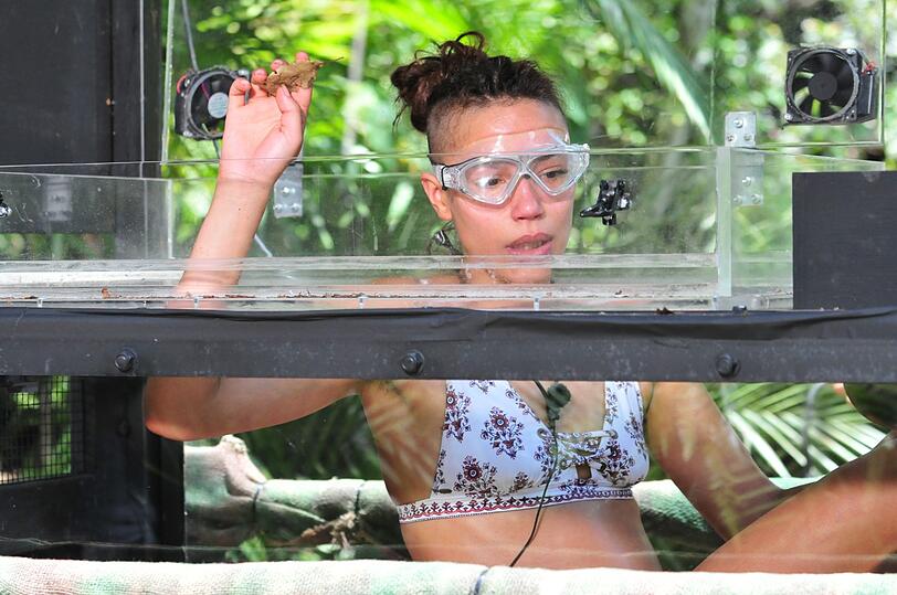 Gisele Oppermann weint und schreit vor Angst