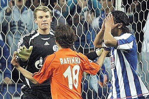 Der Mann des Abends: Manuel Neuer (l., mit Rafinha)