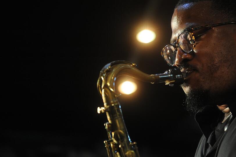 Die Inbrunst des Gospel vereint mit der wilden Freiheit des Jazz: James Brandon Lewis.