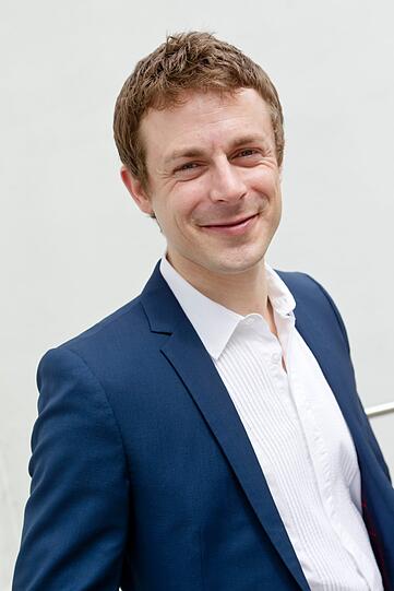 7. Alexander Bommes (ARD): Elegant und sehr präsent. Die Fragestellungen sind manchmal zu flach. Stimmlich zu hanseatisch. Aber er ist eine Entdeckung. Ehrgeizig. Top-Aufsteiger 2011.