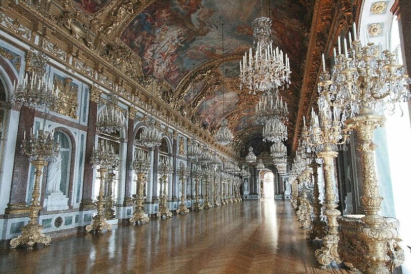 39. Chiemsee - Schloss Herrenchiemsee ließ Ludwig II. ab 1878 nach dem Vorbild des Palastes von Versailles bei Paris auf der größten Chiemsee-Insel bauen.