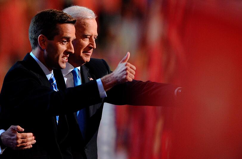 Beau Biden, der Sohn von Joe Biden ist im Alter von 46 Jahren an Krebs gestorben.