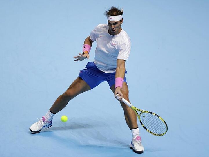Returniert einen Ball seines Gegners aus Deutschland: Rafael Nadal in Aktion.