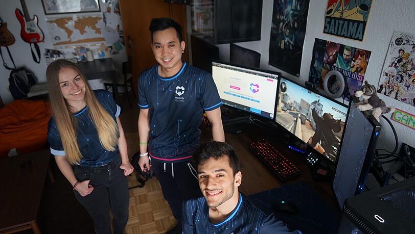 Nein, sie zocken nicht nur, sondern gehen auch gerne mal vor die Tür (v.l.): Alex, Phi und Patrick sind E-Sportler, die spielen kompetitiv am Computer.