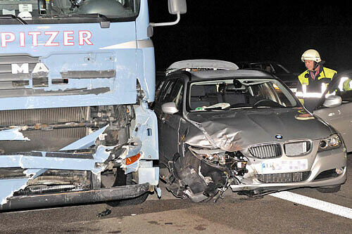 Bei Haar: Lkw knallt in Pkw