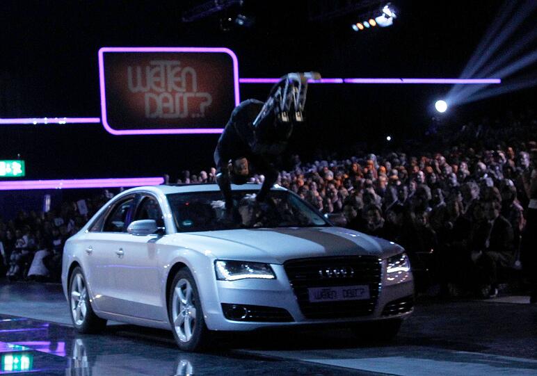 Es passierte am 4. Dezember 2010. Die Bilder von Samuel Kochs Unfall bei "Wetten, dass..".