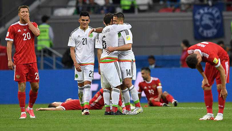 Russland am Boden, Mexiko im Halbfinale: der Gastgeber des Confed-Cups ist in der Vorrunde gescheitert. Russland am Boden, Mexiko im Halbfinale: der Gastgeber des Confed-Cups ist in der Vorrunde gescheitert.