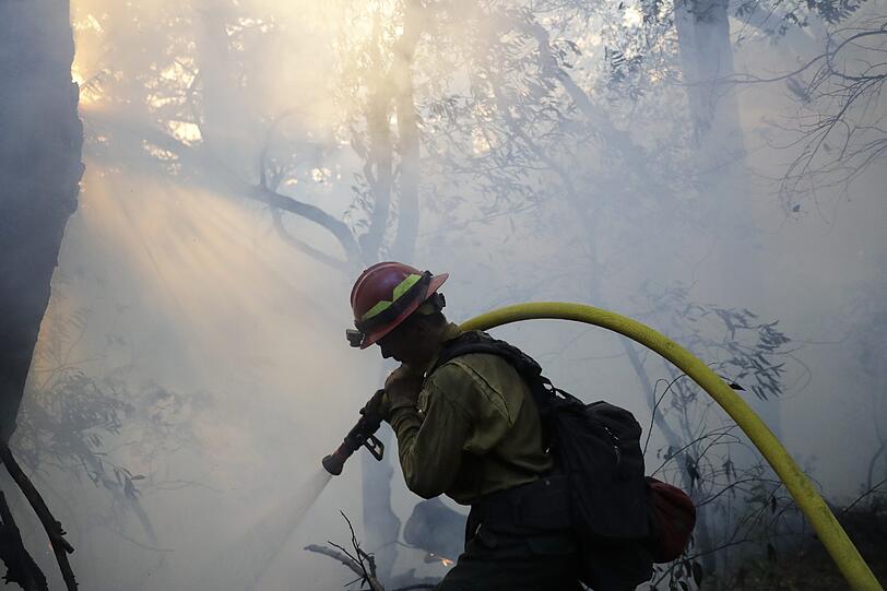 Die Waldbrände in Santa Rosa und Yountville werden weiter bekämpft. Die Zahl der Toten ist auf mindestens 38 gestiegen.