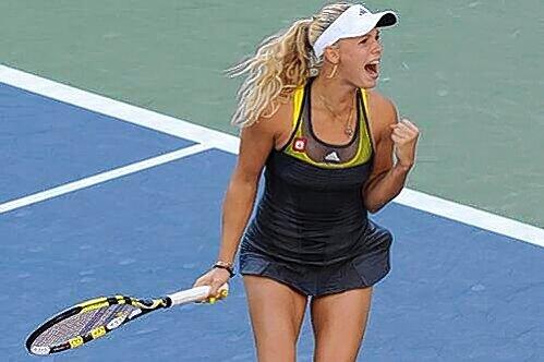 &bdquo;Meine Mission heißt Sieg&ldquo;: Die Dänin Caroline Wozniacki schreit ihre Freude über den Erfolg im Achtelfinal-Duell der Glamour-Girls gegen die Russin Maria Scharapowa heraus.