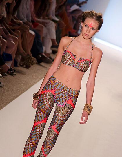 Bunt und etwas schrill - das ist die Swim-Wear 2012 von Mara Hoffmann.