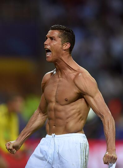 Platz 5 geht an Cristiano Ronaldo, der bei jeder sich bietenden Gelegenheit seinen durchtrainierten Körper zeigt.