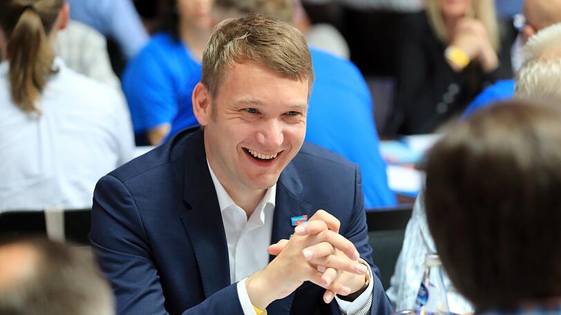 Andre Poggenburg, Abgeordneter der AfD-Landtagsfraktion in Magdeburg, sitzt auf dem AfD-Landesparteitag Sachsen-Anhalt.