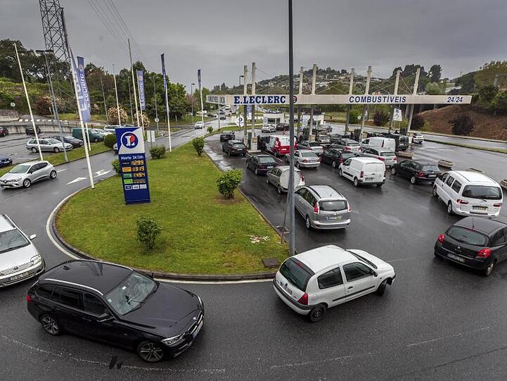 Bereits im April hatten die Fahrer von Gefahrgut-Lastwagen gestreikt und für lange Schlangen an Tankstellen in Portugal gesorgt.