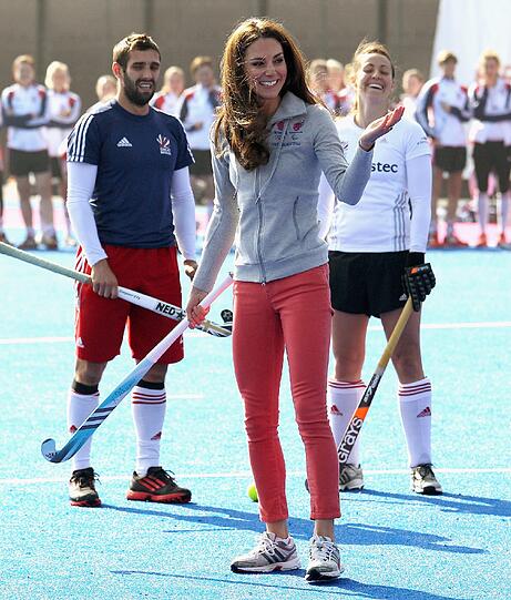 Herzogin Catherine schwingt in London den Hockeyschläger.