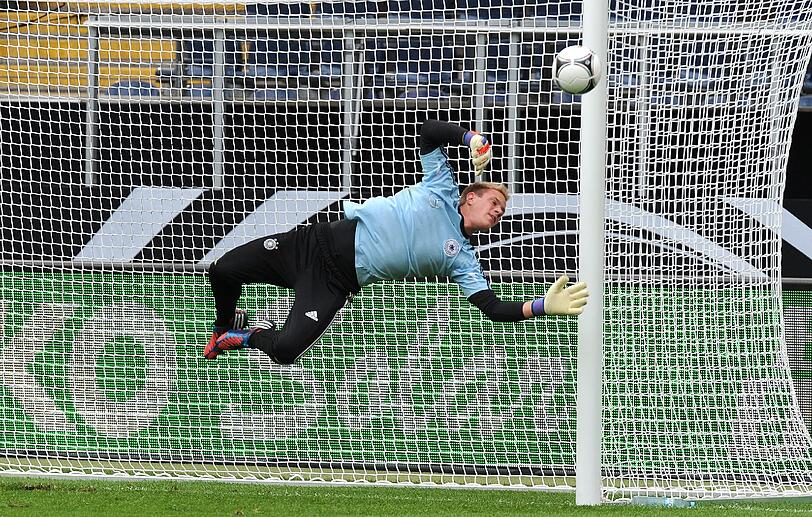 In der Frankfurter Commerzbank-Arena hat Nationalcoach Jogi Löw seine Elf am Dienstag beim Training auf die "Gauchos" eingestimmt - die Bilder.