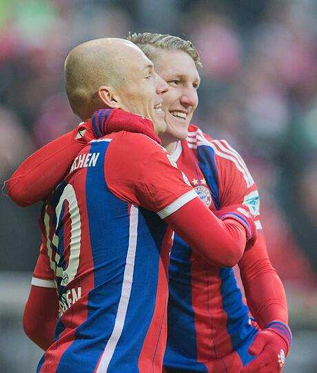 BASTIAN SCHWEINSTEIGER - NOTE 2 - Erfüllte die Rolle des Cheforganisators nach Alonsos Ausfall in der Zentrale. Ballverteiler, Löcherstopfer, Torvorbereiter. Alles ganz unaufgeregt.