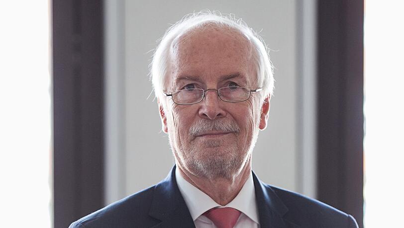 Der damalige Generalbundesanwalt Harald Range aufgenommen nach einer Pressekonferenz. Der damalige Generalbundesanwalt Harald Range aufgenommen nach einer Pressekonferenz.