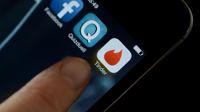 Laut der Dating-App Tinder schneiden die Münchner Nutzer bei einem Städte-Ranking nur mittelmäßig ab. (Symbolbild)