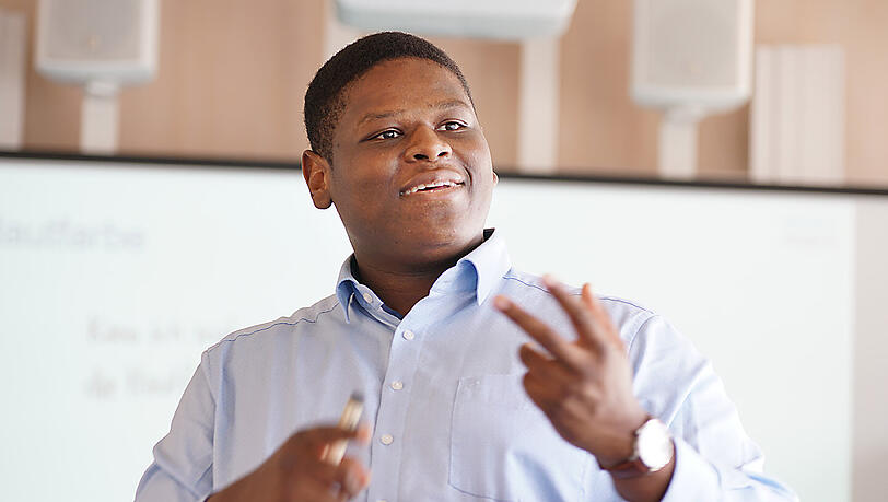 Lorenz Narku Laing: Der Münchner Politikwissenschaftler (28) arbeitet am GeschwisterScholl-Institut der LMU. Lorenz Narku Laing: Der Münchner Politikwissenschaftler (28) arbeitet am GeschwisterScholl-Institut der LMU.