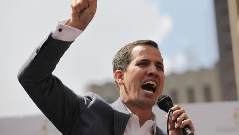 Will das höchste Staatsamt in Venezuale übernehmen: Juan Guaidó. Will das höchste Staatsamt in Venezuale übernehmen: Juan Guaidó.