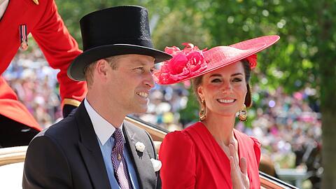 Prinz William und Prinzessin Kate nahmen unter Applaus und Jubel ihrer Fans am Royal Ascot teil.