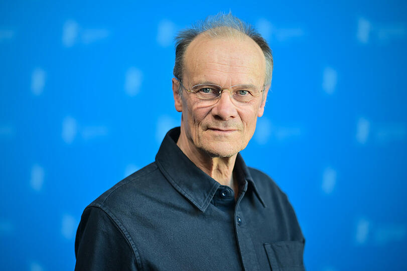 Edgar Selge bei der Berlinale 2025 vor der Premiere des Films &bdquo;Leibniz - Chronik eines verschollenen Bildes&ldquo; im Haus der Berliner Festspiele.