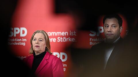 Die SPD-Bundesvorsitzenden Lars Klingbeil (r) und Barbel Bas schickten via Instagram eine Botschaft an die Berliner Linke.