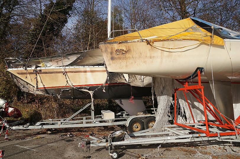 Bilder vom abgebrannten Bootshaus des Münchner Yachtclubs am Starnberger See.