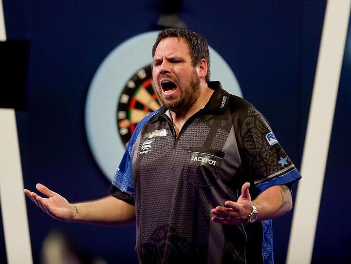 Ex-Weltmeister Lewis trifft am heutigen Nachmittag im Achtelfinale der Darts-WM auf den Belgier Dimitri van den Bergh.