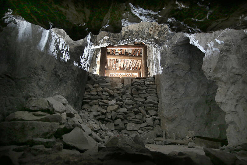 Zum Teil wurde im Bergwerk auch echtes Gestein verbaut. Es wird verpackt und aufbewahrt.