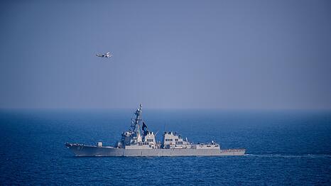 Der Lenkwaffenzerst&ouml;rer "USS Mason" geh&ouml;rt zu den Kriegsschiffen, die vom Iran nach US-Darstellung in der Stra&szlig;e von Hormus angegriffen wurden. (Archivbild)