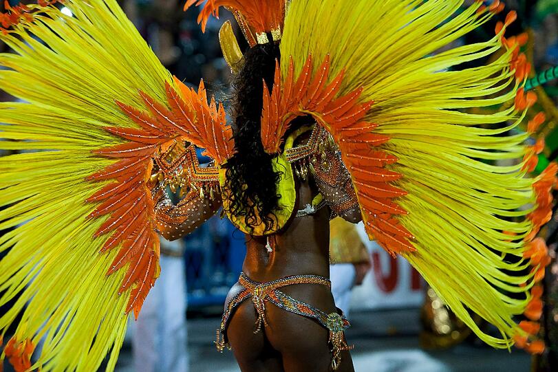 In Rio ging es in der Nacht zum Montag auf dem Straßenkarneval heiß her. Die brasilianischen Schönheiten zeigten zum Karneval-Höhepunkt viel nackte Haut und sexy Kurven.