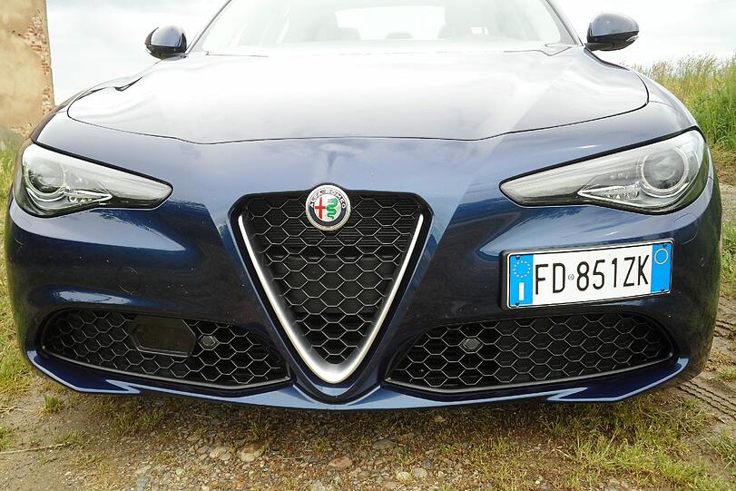 Die neue Giulia ist auf den ersten Blick als Alfa Romeo zu erkennen. Sie soll frischen Wind in die sportliche Mittelklasse bringen.