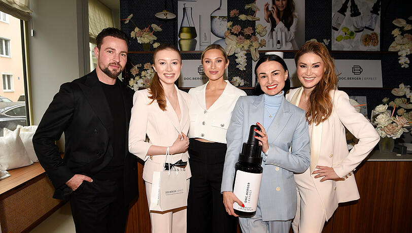 Benjamin Melzer, Eleonora Berger, Sissi Melzer, Mimi Fiedler und Dr. Luise Berger