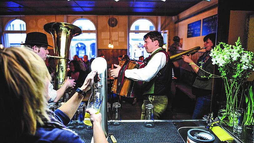 Eine Initiative in Freising will das Wirtshaus-Leben im Furtner Br&auml;u langfristig erhalten.