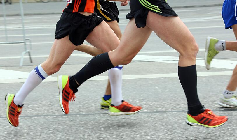 Bunte Kostüme, Kinder feuern ihre Eltern an, viel Schweiß und gute Laune: Die Bilder vom München Marathon 2012