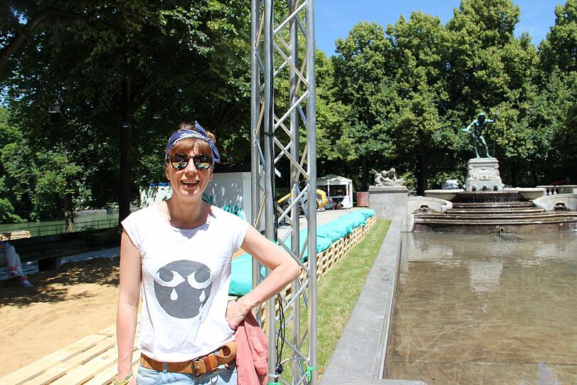 ...und Videokünstlerin Cendra Polsner ist auch vor Ort. Sie hat das visuelle Konzept für den Stadtstrand entwickelt.