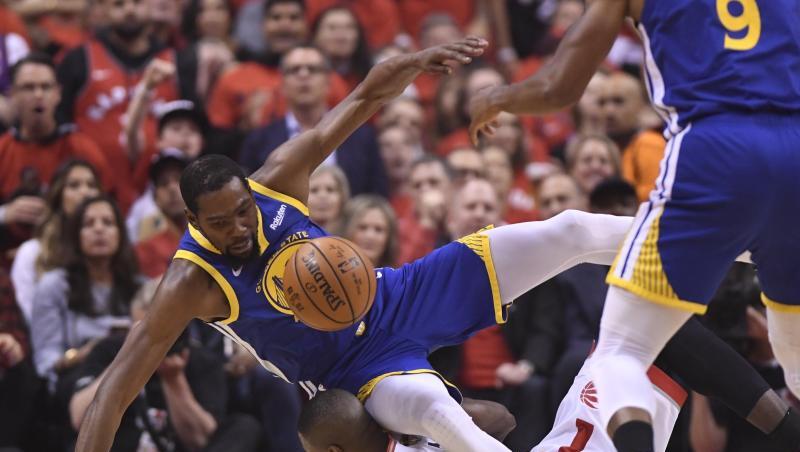 Die Golden State Warriors müssen gleich wieder auf Kevin Durant (l) verzichten. Die Golden State Warriors müssen gleich wieder auf Kevin Durant (l) verzichten.