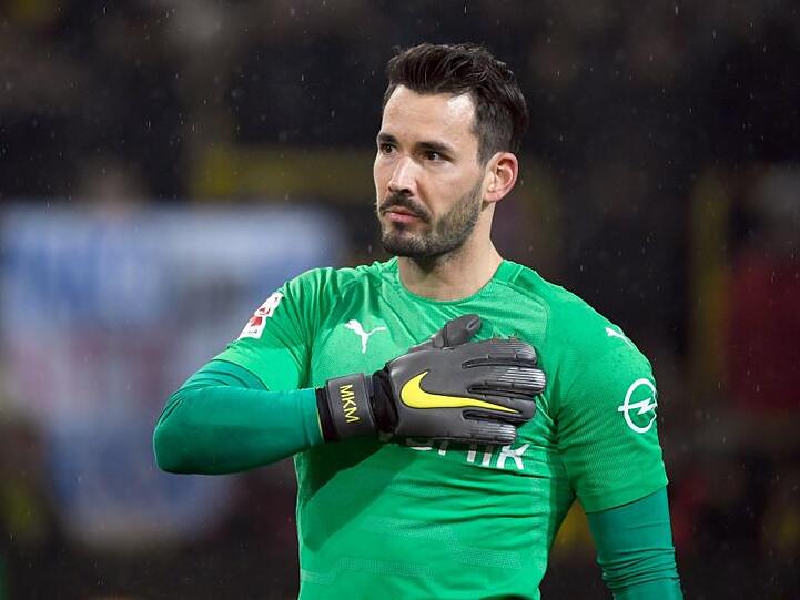 Borussia Dortmund kann in Köln wieder auf Stammtorhüter Bürki setzen.