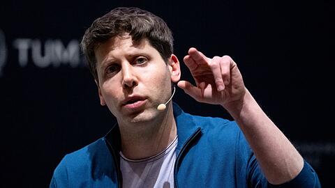 Sam Altman während einer Podiumsdiskussion an der Technischen Universität München.