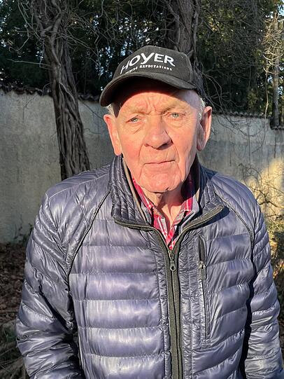 Findet den Abriss schade: Für Josef Preis (82) sieht die Schlosswirtschaft nicht einsturzgefährdet aus. Findet den Abriss schade: Für Josef Preis (82) sieht die Schlosswirtschaft nicht einsturzgefährdet aus.
