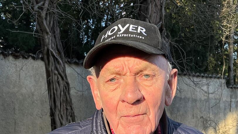 Findet den Abriss schade: Für Josef Preis (82) sieht die Schlosswirtschaft nicht einsturzgefährdet aus. Findet den Abriss schade: Für Josef Preis (82) sieht die Schlosswirtschaft nicht einsturzgefährdet aus.